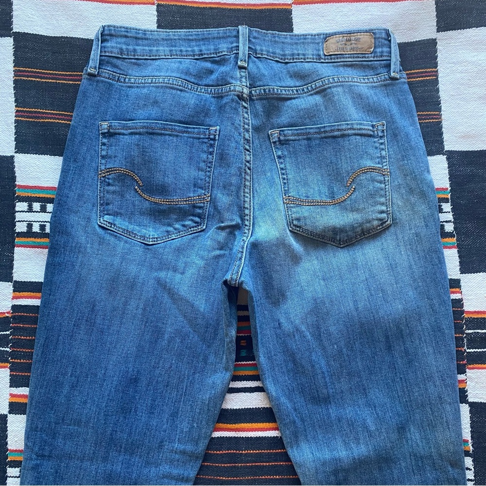 Levi’s High Rise Ankle Skinny Denim Jeans. Distressed style. Size 6..  28/25. - Picture 7 of 8